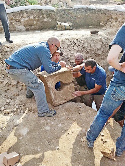 lachish-latrine
