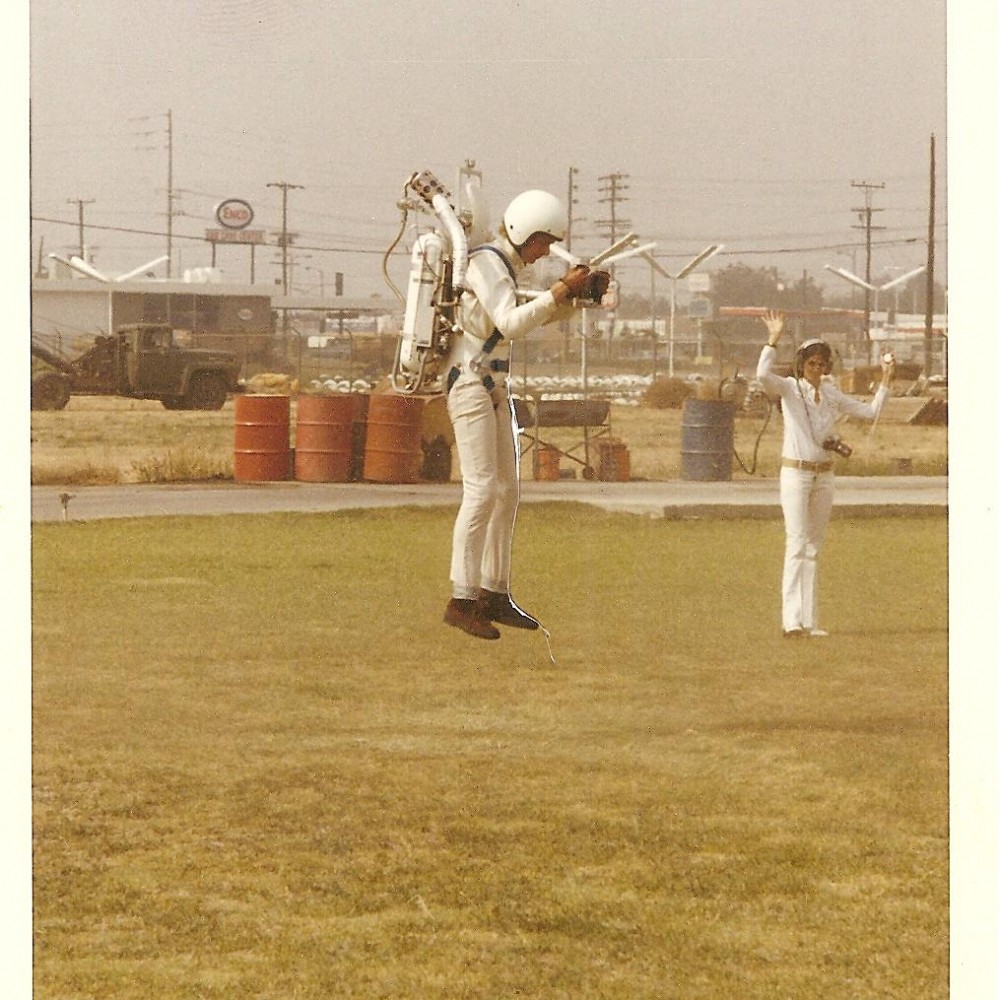 3-nelson-rocketbelt-solo-flight-1969-1000×1000