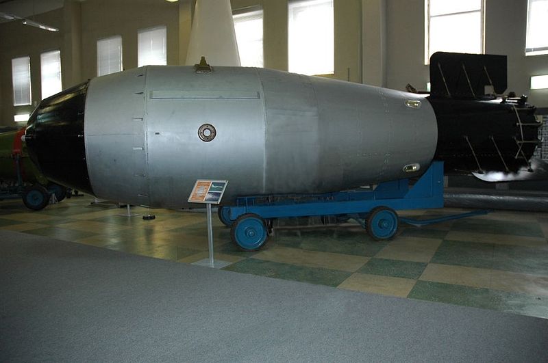 800px-Tsar_Bomba_Revised