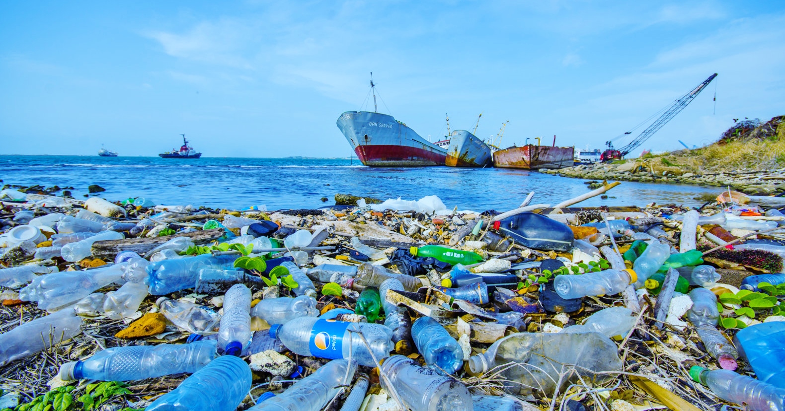 plastic-trash-in-oceans-and-waterways