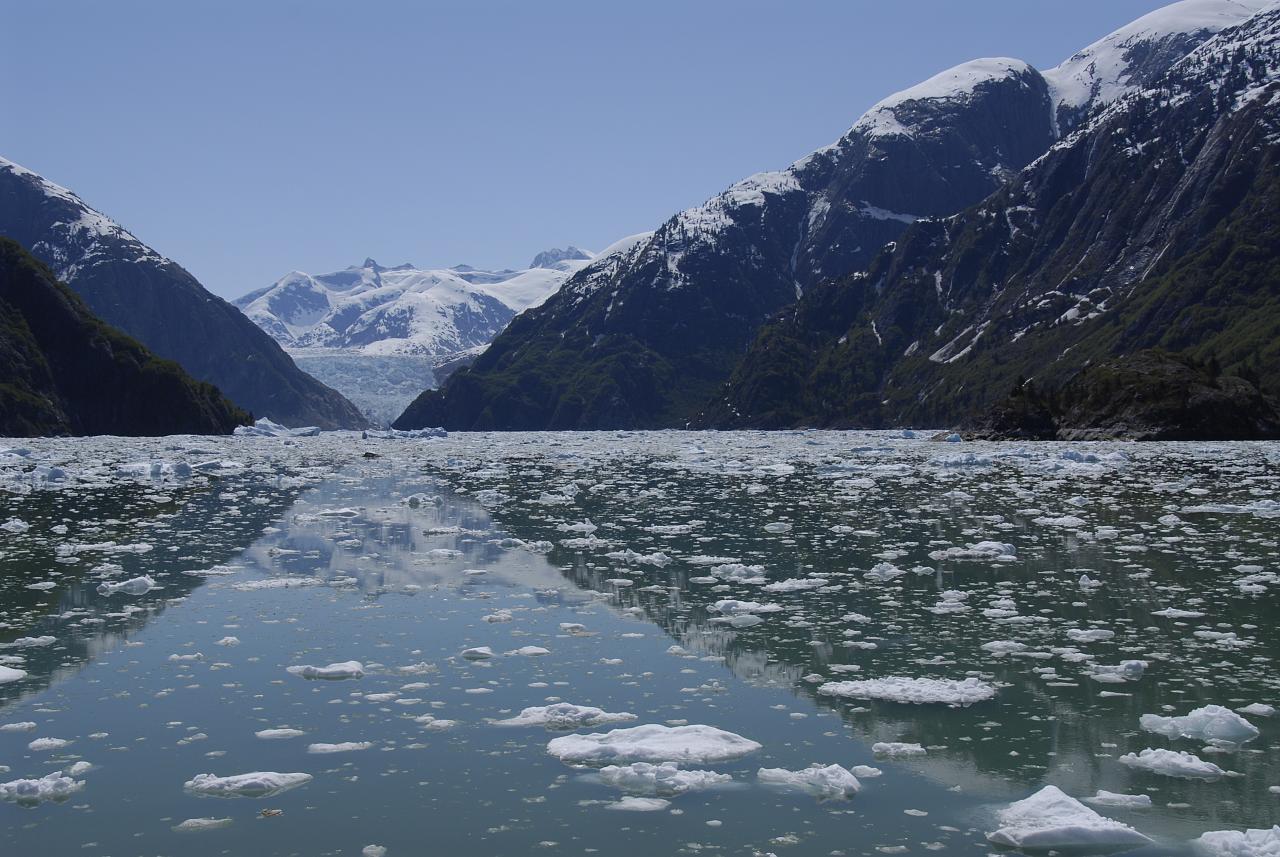 Near-Glacier-Bay-National-Park-AK-Alaskan-Glacier-melting-and-calving-in-mid-summer-Princess-Cruise-Ship
