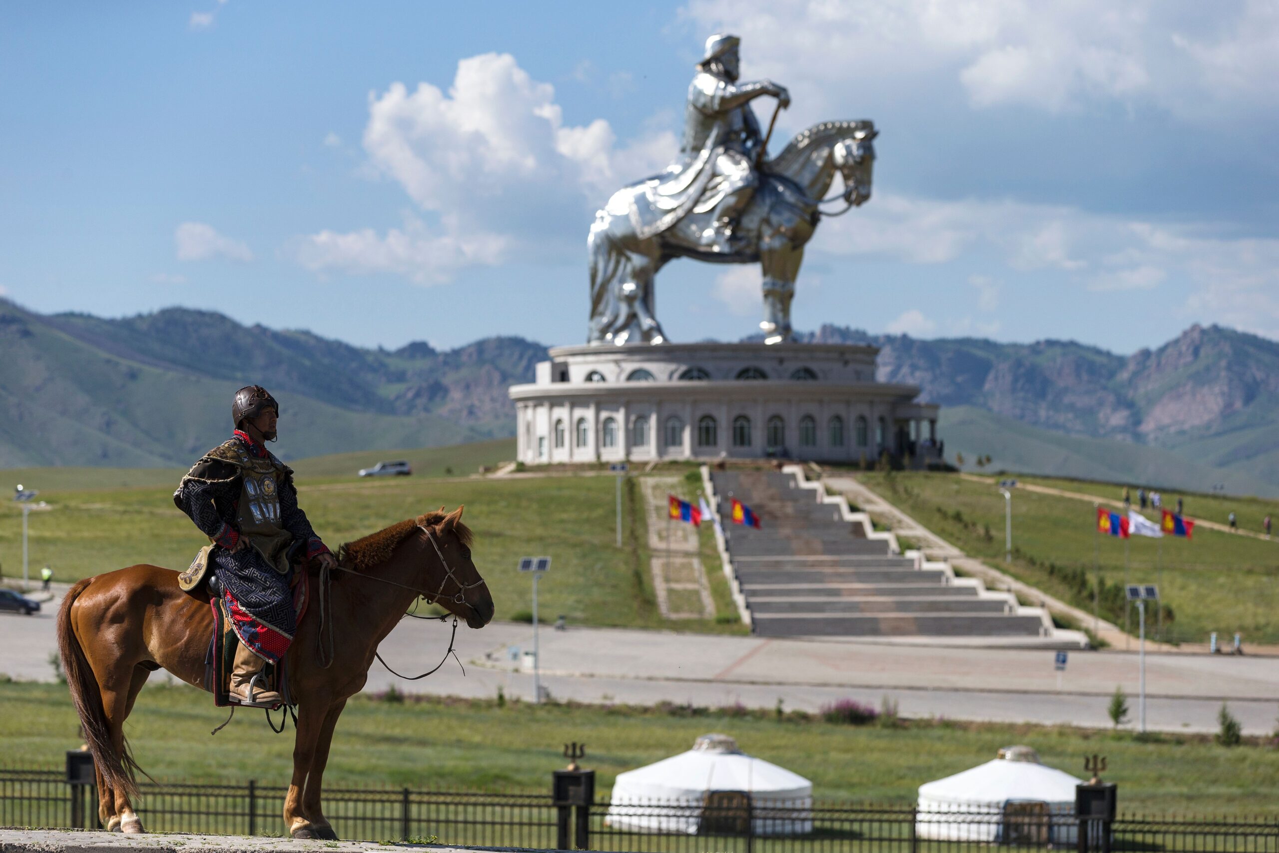 MONGOLIA-HISTORY-ARCHITECTURE-STATUE-GENGHIS-KHAN